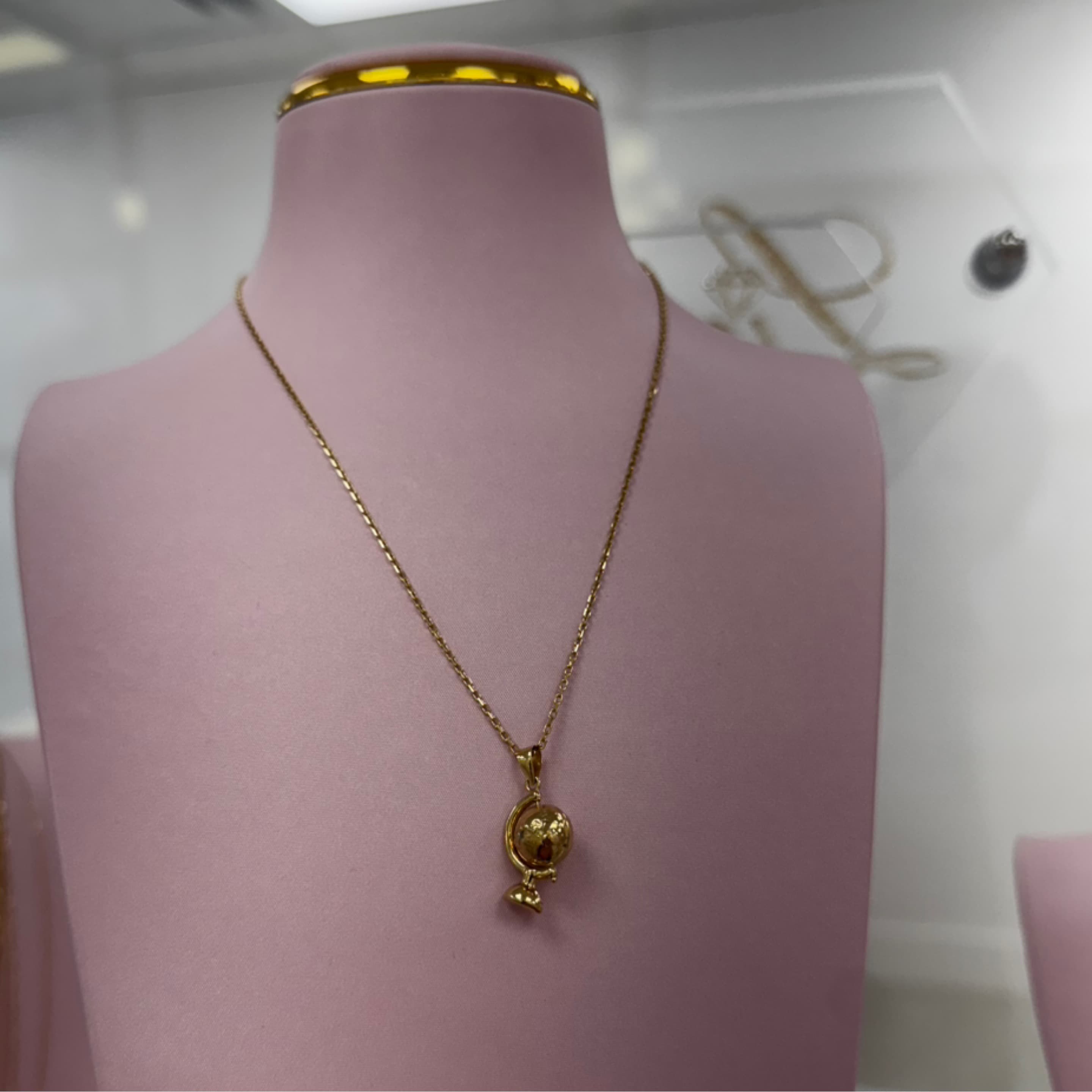 Elegant chain Ball of the world pendant 14KT