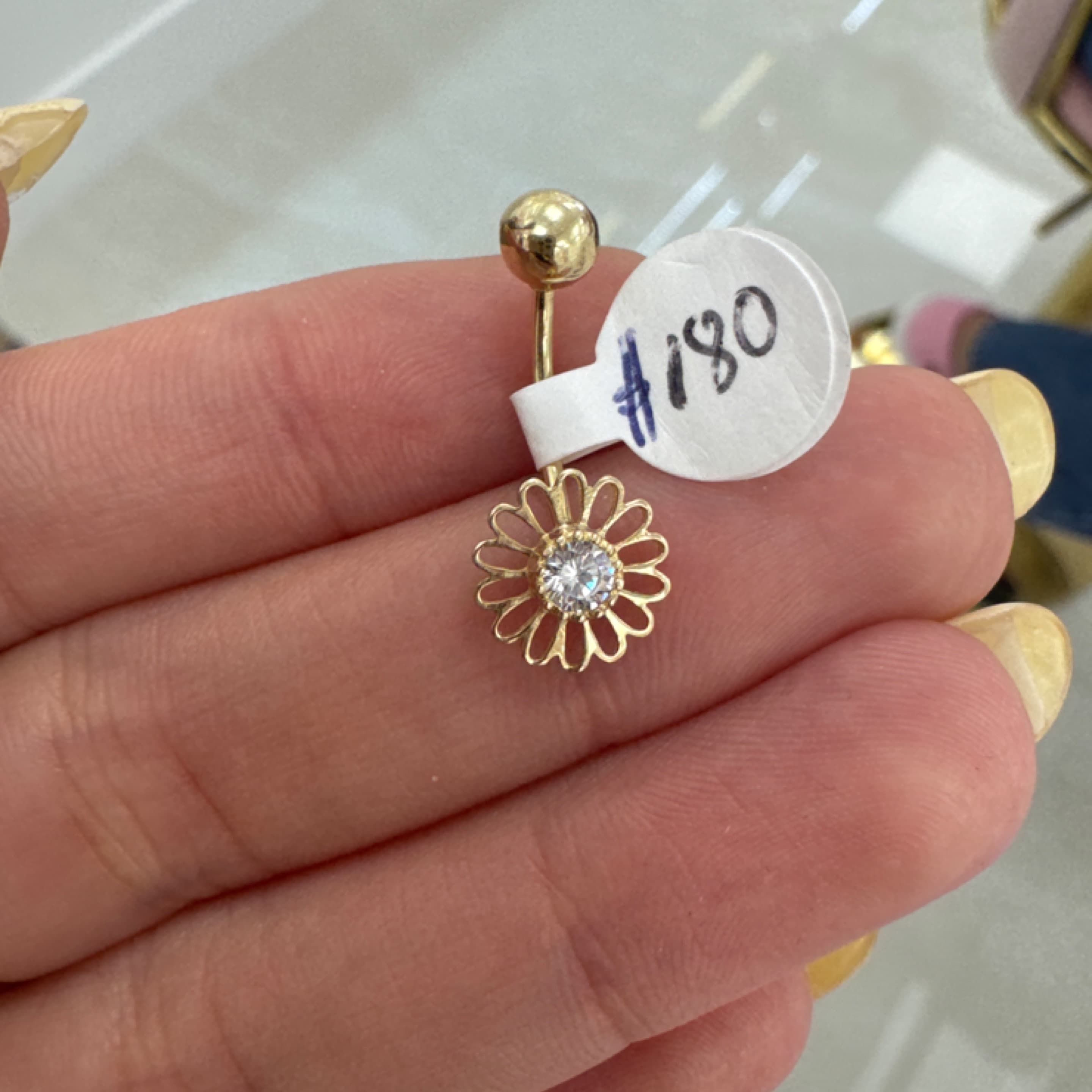 White flower piercing 14KT