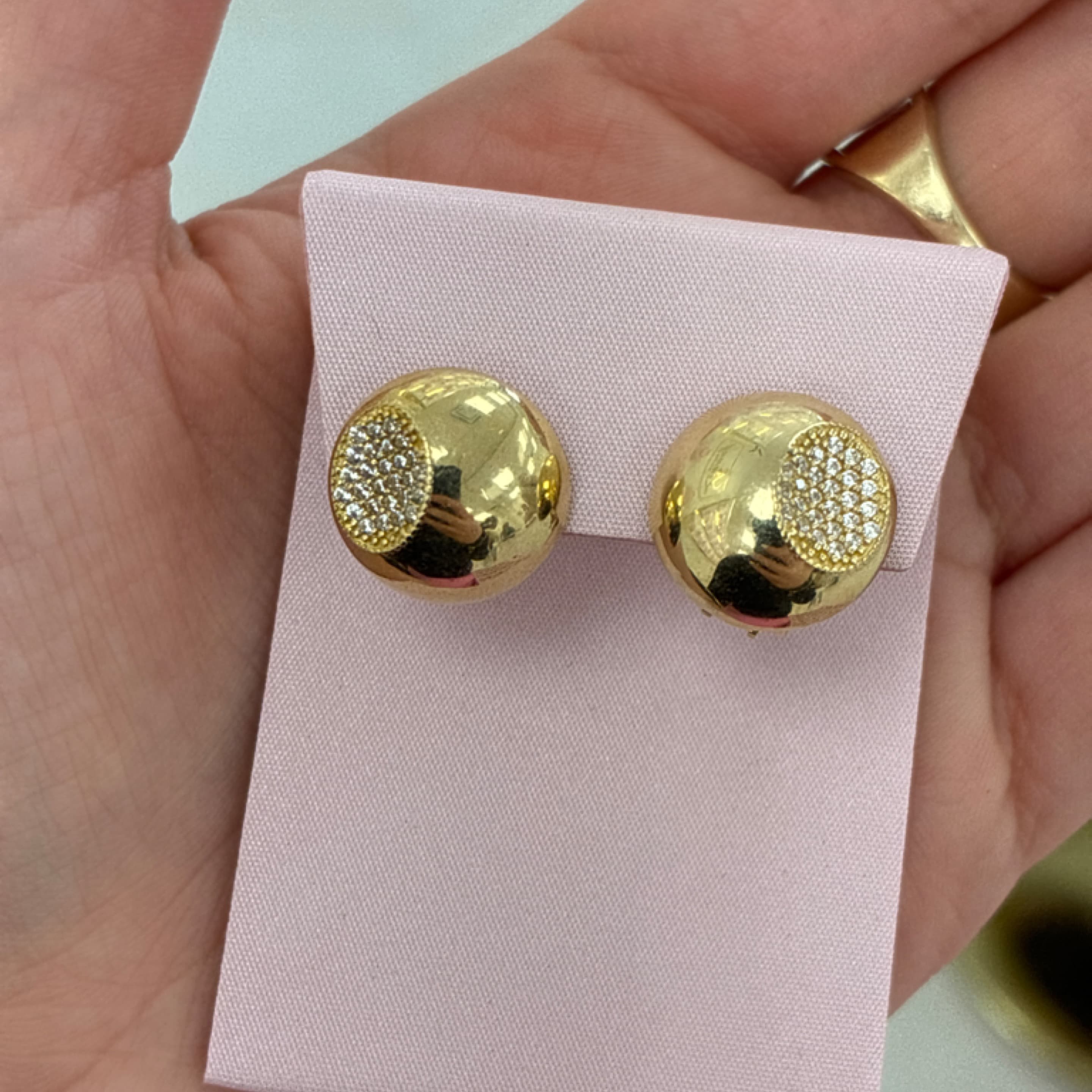 Omega circular closure earrings 10KT
