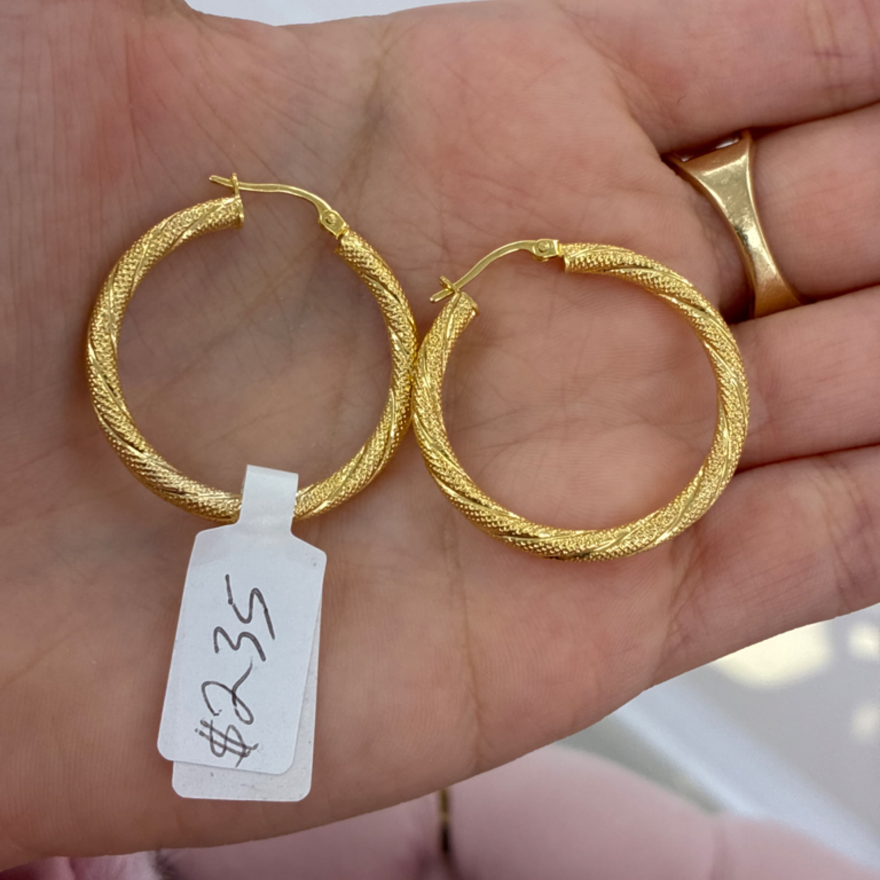 Medium Nevadas torzal hoop 10KT