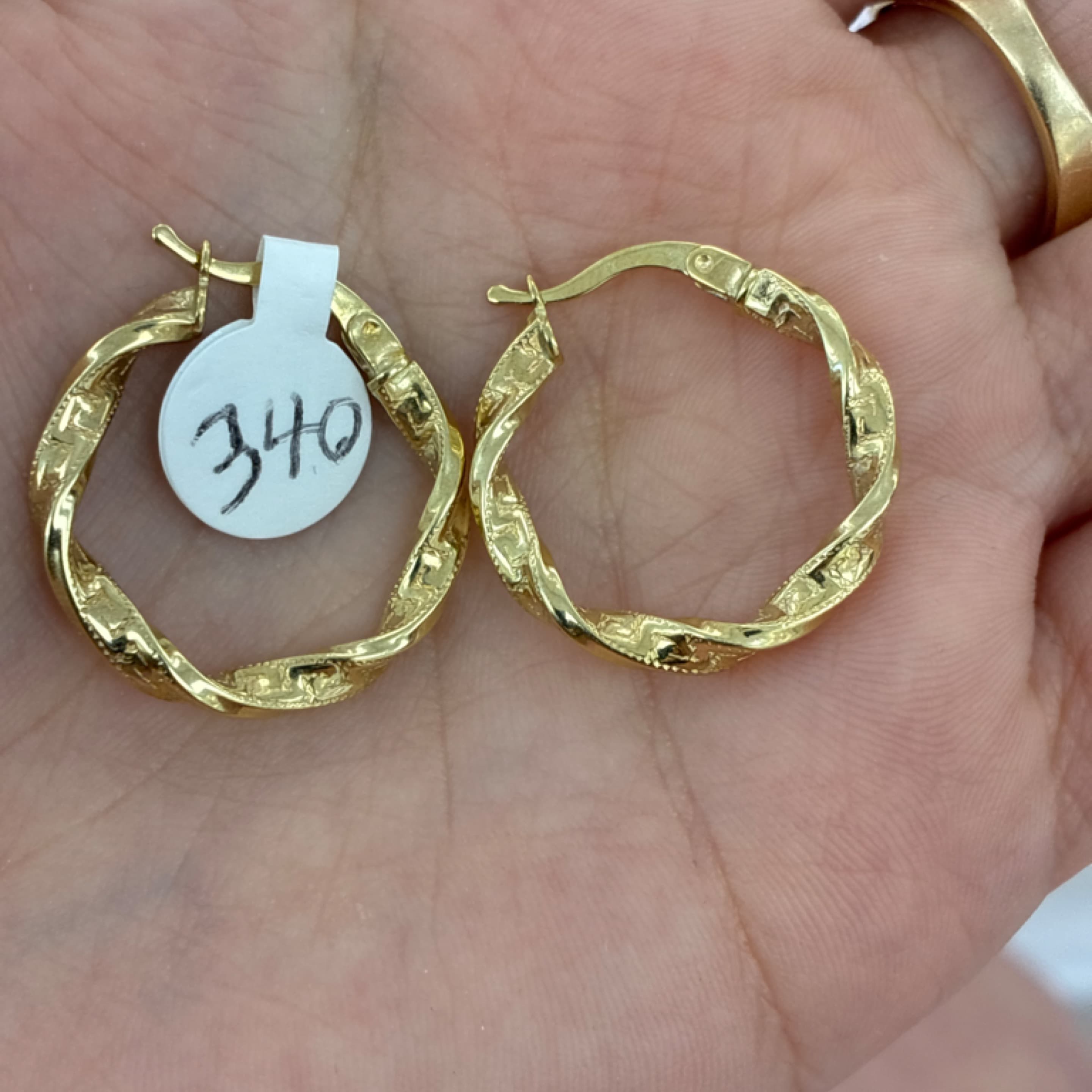 Small crooked hoop with the Greek key
