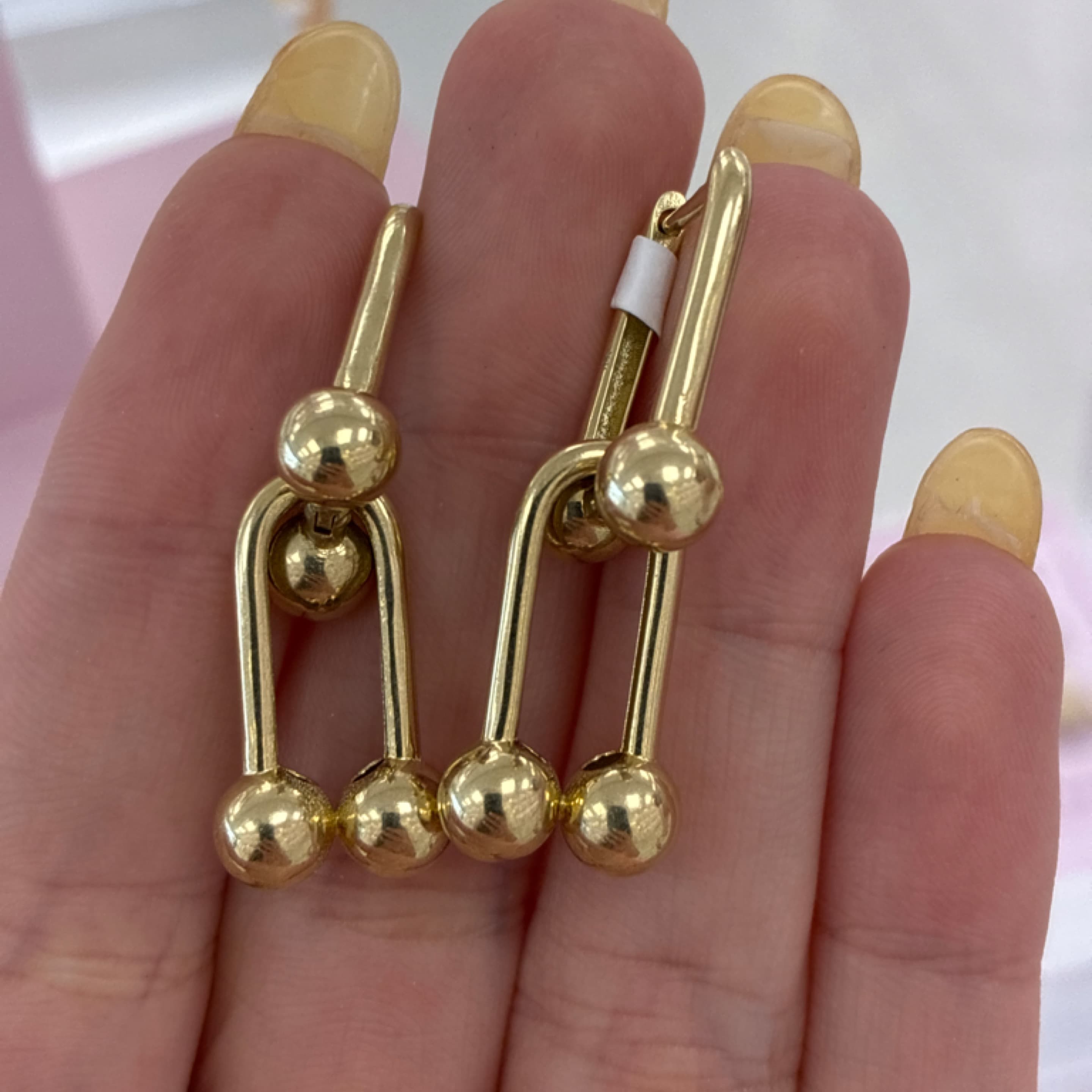 Paper clip earrings with balls 10KT