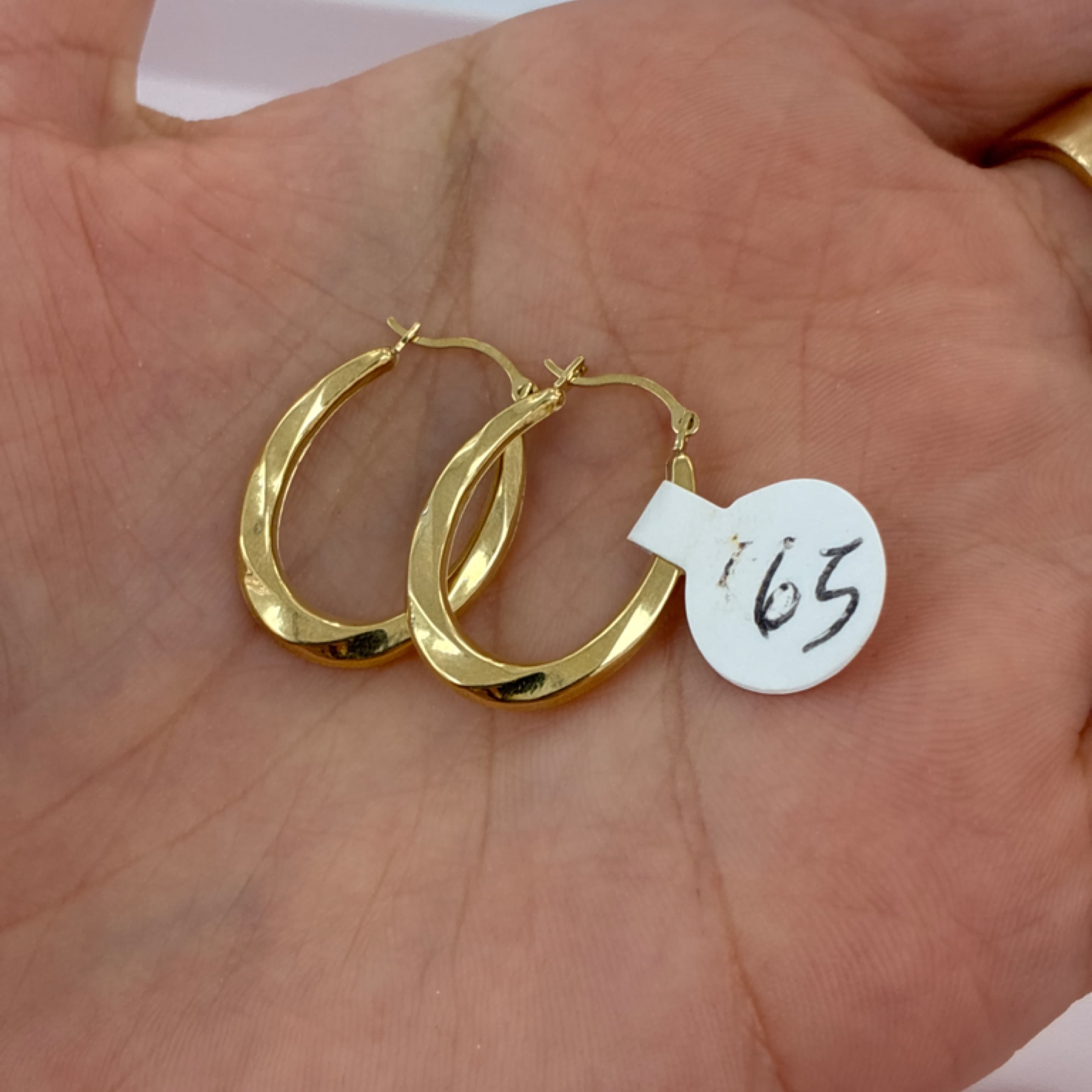 Oval plain hoop 10KT
